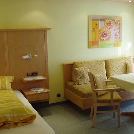 Gaestehaus Zur Faerbe Apartments Oberstdorf Room photo