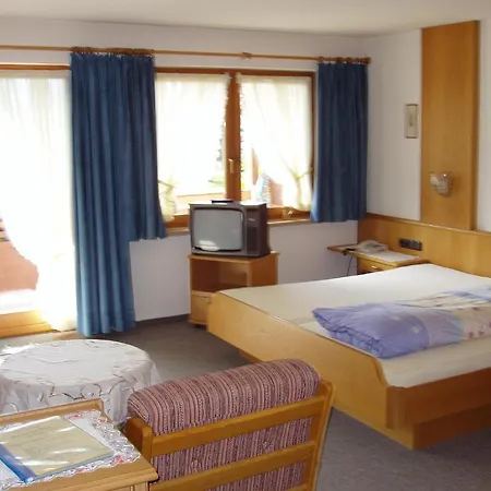 Gaestehaus Zur Faerbe Apartments Oberstdorf Room photo